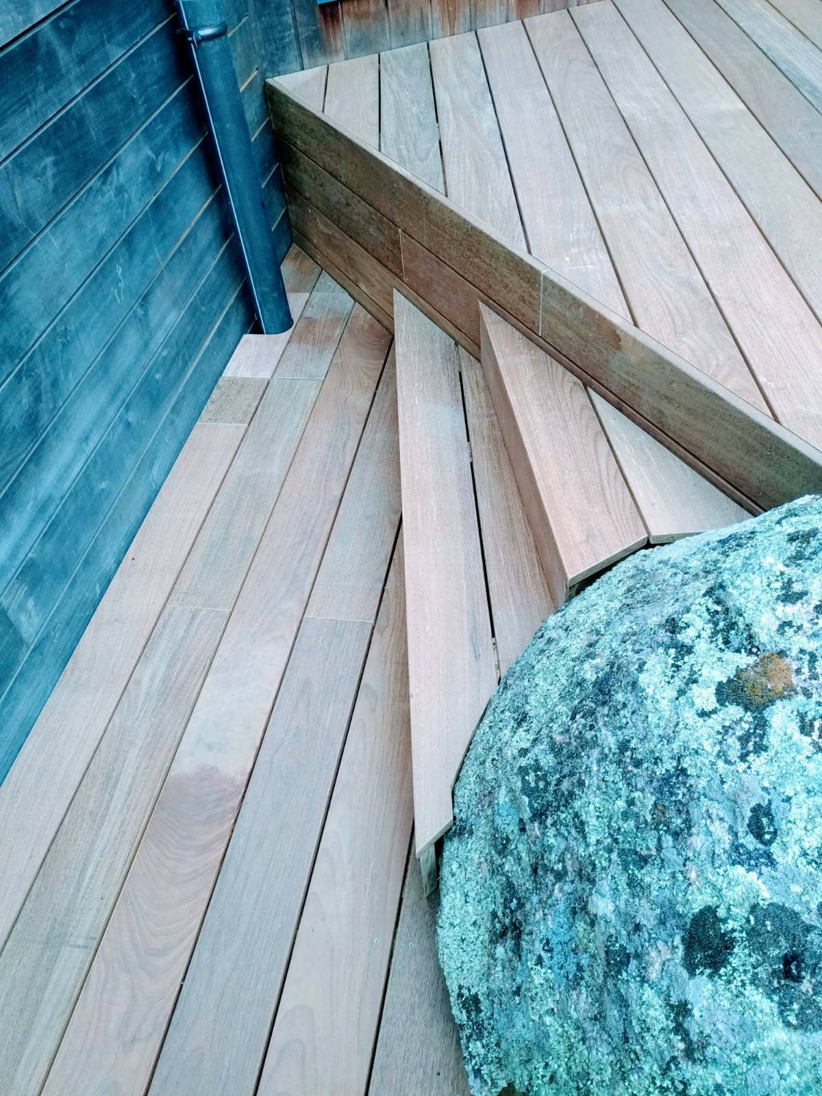 Installation d'une terrasse bois dans le sud avec Nürban