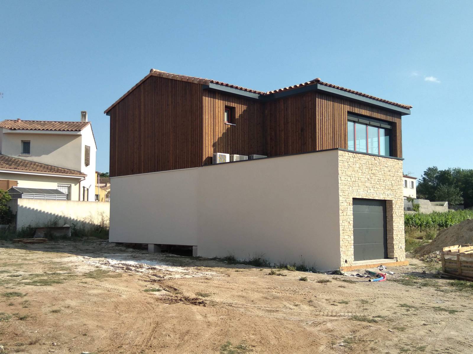 Agrandir son habitation avec un terrain en pente à Castelnau-Le-Lez